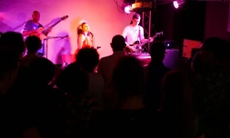 OMA, MÙ, Bisik, musique, concert