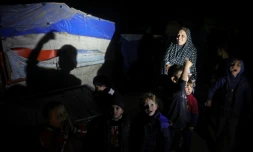 Des Palestiniens célèbrent à Deir el-Balah dans le centre de la bande de Gaza l'annonce d'un cessez-le-feu entre Israël et le Hamas, le 15 janvier 2025 
