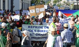 manif pour une liaison vers les comores 