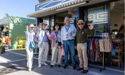 Saint-Denis : une escale culturelle pour des touristes japonais à la découverte du savoir-faire local