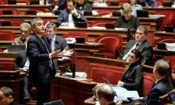 Le ministre de l'Intérieur Gérald Darmanin devant les sénateurs lors du débat sur le projet de loi immigration, le 6 novembre 2023 à Paris ( AFP / Ludovic MARIN )