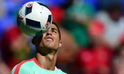 L'attaquant portugais Cristiano Ronaldo à l'échauffement avant le match de l'Euro contre la Hongrie, le 22 juin 2016 à Lyon