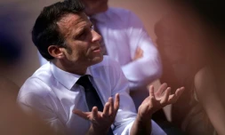 Le président Emmanuel Macron lors d'une visite d'un collège, à Ganges, dans l'Hérault, le 20 avril 2023