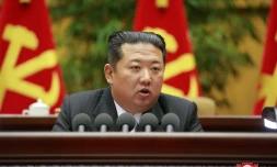 Le dirigeant nord-coréen Kim Jong Un s'exprime lors d'une réunion du Parti des travailleurs, le 26 février 2022 à Pyongyang