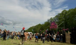 Des fêtards à Villegongis, petit village de l'Indre pour les 30 ans du Teknival, le 18 mai 2023.
