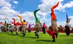 Le Temple bouddhiste tibétain Takchen Tcheulang présente un spectacle exceptionnel de danses sacrées tibétaines