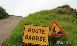 Panneau route barrée
