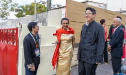 La Région : Huguette Bello visite les temples Chane et Li Si Tong à Saint-Denis
