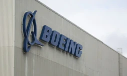 Le 737 MAX de Boeing, impliqué dans deux accidents et qui avait été homologué et autorisé à voler par le régulateur aérien américain en 2017, a depuis été cloué au sol à travers le monde