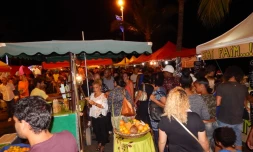 Marche? de Noe?l et food festival à Saint-Paul