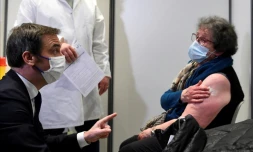 Olivier Véran dans un centre de vaccination à Nancy le 19 janvier 2021