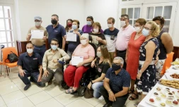 six personnes en situation de handicap apprennent les gestes de premier secours