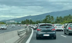 Bouchons vers le nord : 11 km de bouchons sur la route du littoral, 10 km sur la route des tamarins