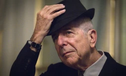 Le chanteur et poète Leonard Cohen pose le 16 janvier 2012 à Paris