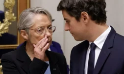 Elisabeth Borne et Gabriel Attal lors d'une cérémonie à la Sorbonne à Paris le 14 octobre 2023 ( AFP / Geoffroy Van der Hasselt )