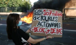 Une manifestante lors d'une journée d'appel au blocus des lycées en France, à Lille le 1er octobre 2026