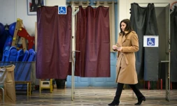 La maire socialiste sortante de Paris Anne Hidalgo vote à au 1er tour des municipales, le 15 mars 2020 à Paris