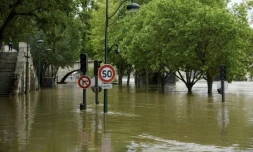 Les quais de Seine sont submergés par les eaux à Paris. Photo AFP