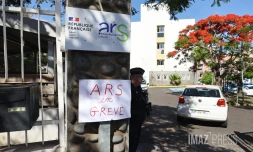 Saint-Denis : des agents en colère réunis devant les locaux de l'ARS
