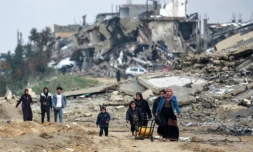 Des Palestiniens dans les ruines de Beit Lahia, dans le nord de la bande de Gaza, le 11 février 2025 ( AFP / BASHAR TALEB )
