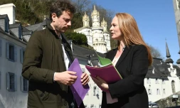 Les deux corapporteurs de la commission d’enquête parlementaire, Paul Vannier et Violettes Spillebout, en visite dans les locaux de l'ex-Notre-Dame-de-Bétharram, le 18 mars 2025. AFP/Gaizka Iroz