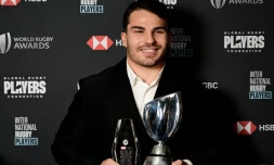 Antoine Dupont ce dimanche soir lors du gala de World Rugby à Monaco. FREDERIC DIDES / AFP 