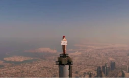 Emirates hôtesse de l'air publicité 