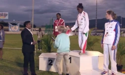 Drapeau retiré du podium