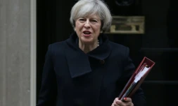 La Première ministre britannique Theresa May devant le 10 Downing Street, le 1er février 2017 à Londres