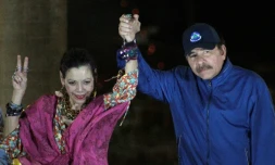 Le président du Nicaragua Daniel Ortega (d) et son épouse, la vice-présidente Rosario Murillo, à Managua, le 21 mars 2019