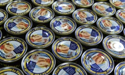 Ă la demande dâune cliente, HĂ©naff glisse une demande en mariage dans une boĂźte de pĂątĂ©