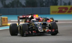 La monoplace Lotus pilotée par Romain Grosjean sur le circuit de Yas Marina du GP d'Abou Dhabi, le 29 novembre 2015 