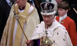 Des inconditionnels de la famille royale rassemblés le long de la