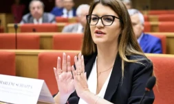 La secrétaire d'Etat à l'Economie sociale et solidaire Marlène Schiappa devant la commission du Sénat, pour l'audition sur le Fonds Marianne, le 14 juin 2023 à Paris ( AFP / Bertrand GUAY )