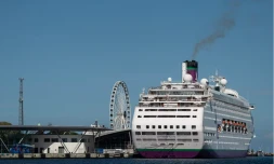 Un paquebot exploité par la compagnie Ambassador Cruise Line, à Rostock (Allemagne), le 4 septembre 2025. JOHN MACDOUGALL/AFP 