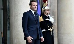 Le président Emmanuel Macron sur le perron de l'Elysée, le 5 février 2020 à Paris