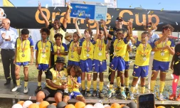 Orange Cup 2023 : l'équipe de l'AS Capricorne soulève le trophée