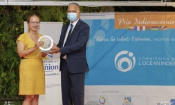 Prix Indianocéanie : Sharonne Paul reçoit le trophée pour son roman Le Cantique du rasta 