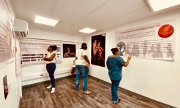 Exposition sur le Bharata Natyam à la médiathéque de Saint-Gilles-les bains 