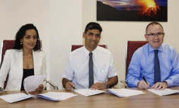 Elisabeth Peguillan, Directrice Générale du Village by CA Réunion, Frédéric Miranville, Président de l'Université de La Réunion et Frédéric Brette, Directeur Général du Crédit Agricole Mutuel de La Réunion.