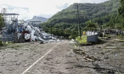 Des infrastructures endommagées aprÚs une explosion dans la zone industrielle de Providence à Mahé, le 7 décembre 2023 aux Seychelles ( AFP / Mervyn Marie )