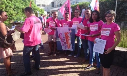 L\'intersyndicale des Finances Publiques (Solidaires Finances Publiques, FO, CGTR) devant le Centre des Finances Publiques de Saint-Pierre le mercredi 18 mai