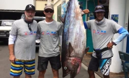 Un thon de 79 kilos capturé au concours de pêche sportive.