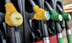 Distributeur de carburants à la station-essence de Bailleul (nord de la France). Photo prise le 9 décembre 2014 ( AFP / PHILIPPE HUGUEN )