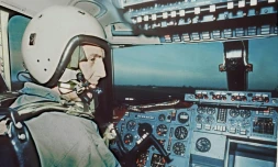 André Turcat, le 1er juin 1969 dans le cockpit du premier Concorde