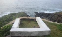 L’artiste réunionnaise Migline Paroumanou relance La Porte du Retour à Gorée