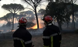 Les pompiers à Gonfaron, dans le Var, le 17 août 2021