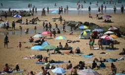 Sur la plage de Lacanau, en Gironde, le 30 mai 2025