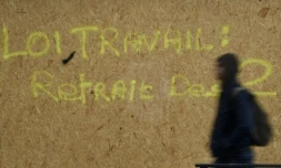 Un graffiti contre la loi Travail Ă  Rennes, le 12 mai 2016