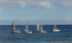 Tour de l\'île à la voile